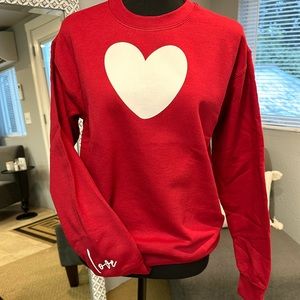 NWOT ❤️ LOVE Heart Valentine Hanes Sweatshirt